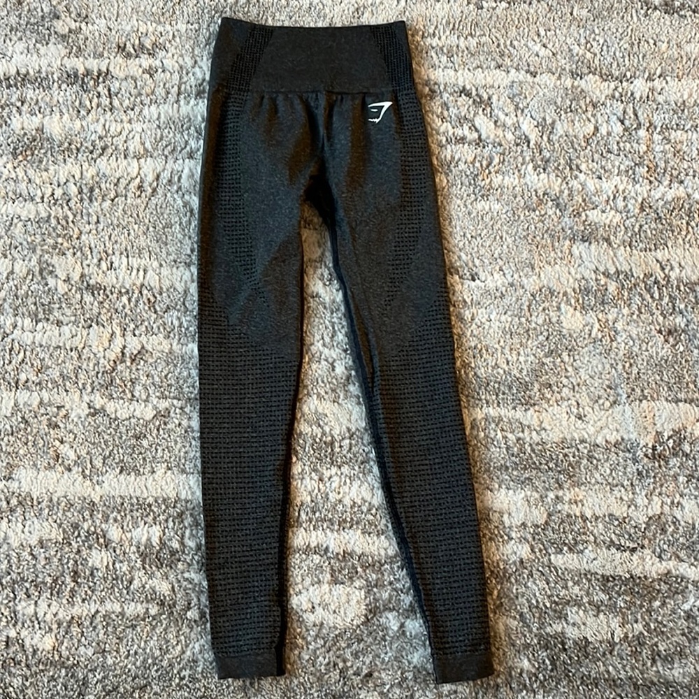 Gym shark leggings in wonderful condition